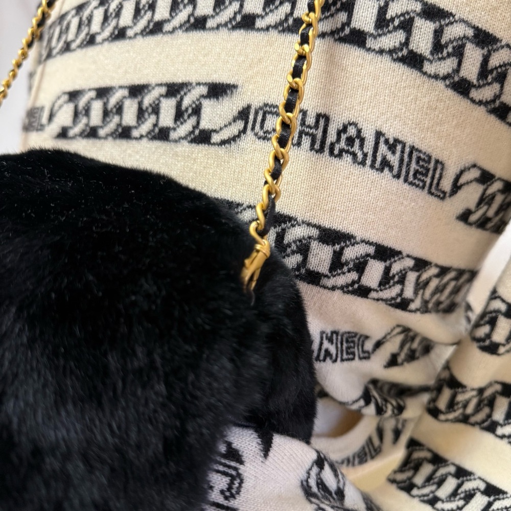 Vintage Chanel 01 Fall CC Logo Muff Black Fur Bag Black - Picture 4 of 15